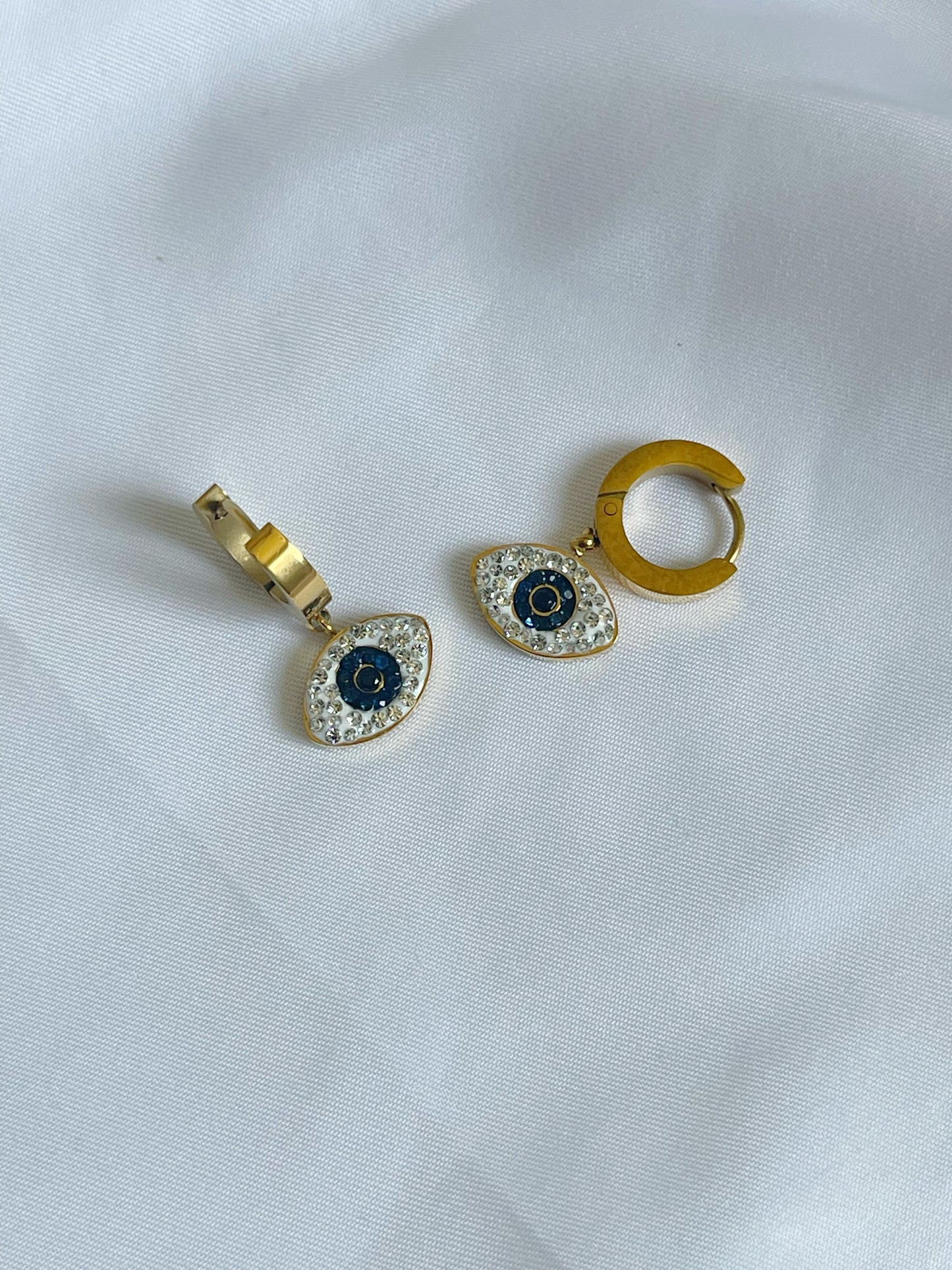El ojo earrings