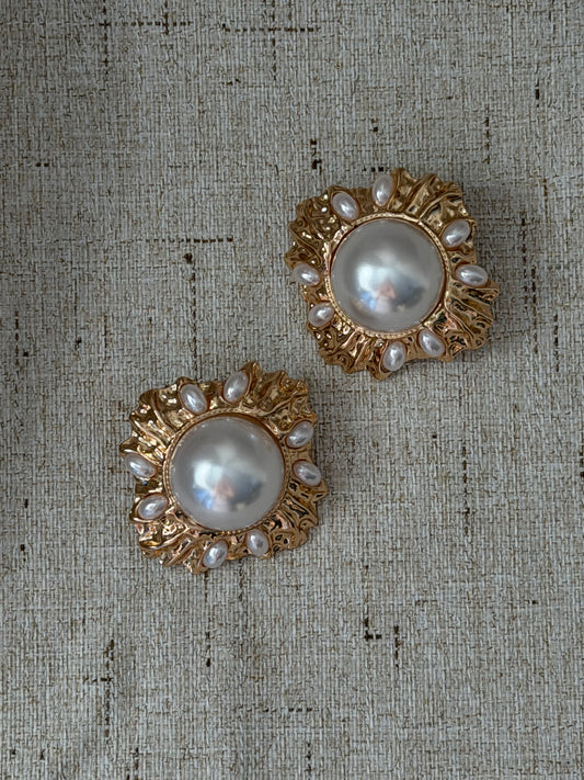 The Vintage Glow Earrings
